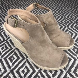 Universal Thread 8.5 espadrille Wedge Suede Bootie